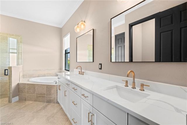 2067 Antigua LN, Naples, FL 34120