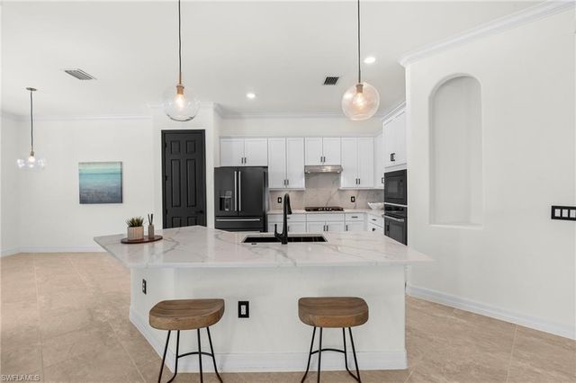 2067 Antigua LN, Naples, FL 34120