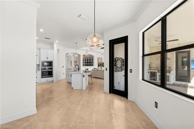 2067 Antigua LN, Naples, FL 34120
