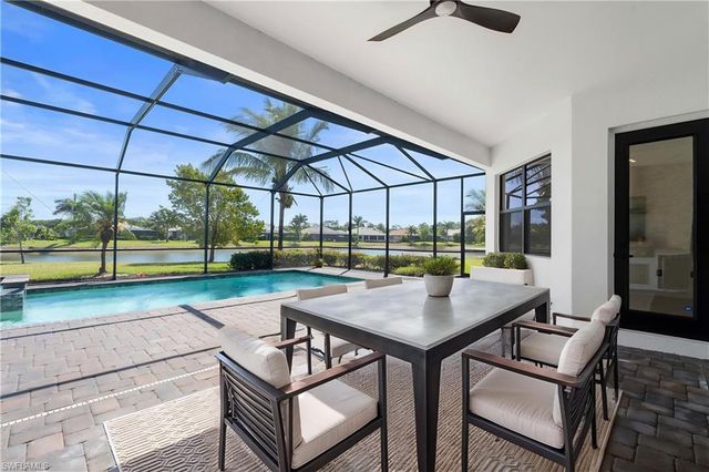 2067 Antigua LN, Naples, FL 34120