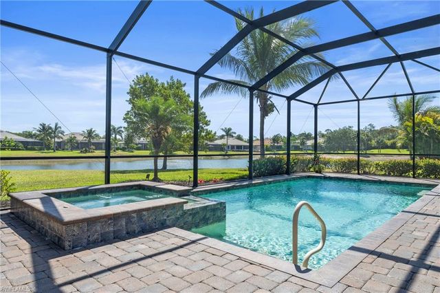 2067 Antigua LN, Naples, FL 34120