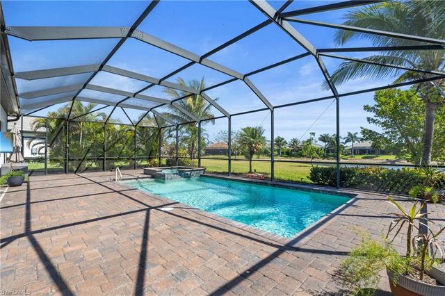 2067 Antigua LN, Naples, FL 34120