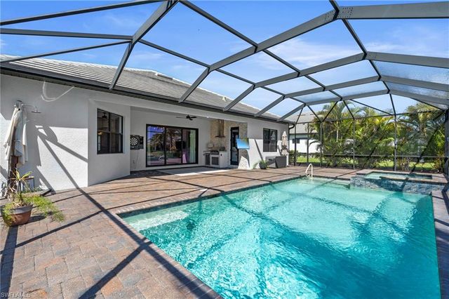 2067 Antigua LN, Naples, FL 34120