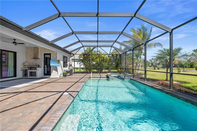 2067 Antigua LN, Naples, FL 34120