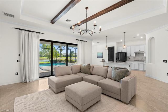 2067 Antigua LN, Naples, FL 34120