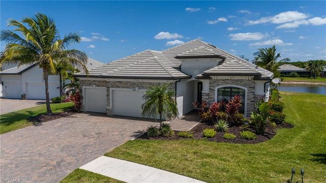2067 Antigua LN, Naples, FL 34120