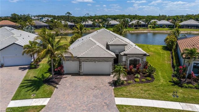 2067 Antigua LN, Naples, FL 34120