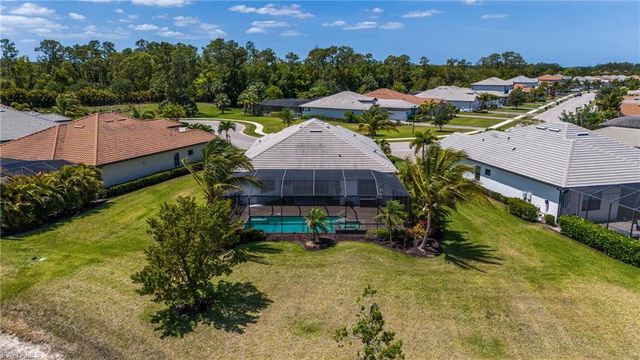 2067 Antigua LN, Naples, FL 34120