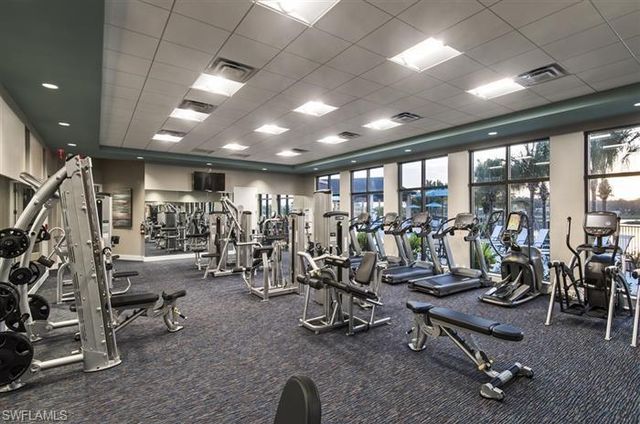 2067 Antigua LN, Naples, FL 34120