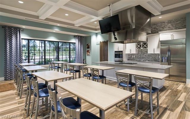2067 Antigua LN, Naples, FL 34120