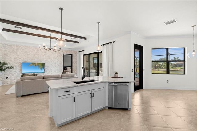2067 Antigua LN, Naples, FL 34120