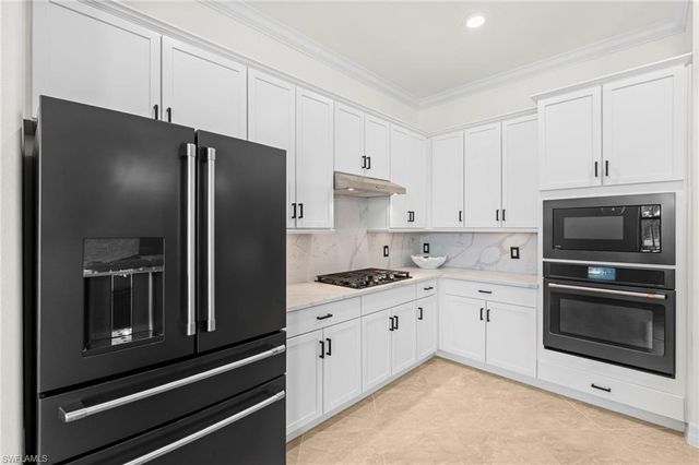 2067 Antigua LN, Naples, FL 34120