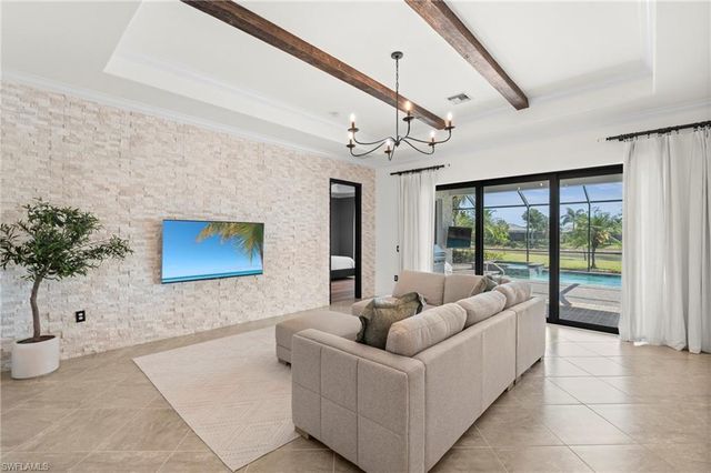 2067 Antigua LN, Naples, FL 34120