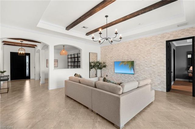 2067 Antigua LN, Naples, FL 34120