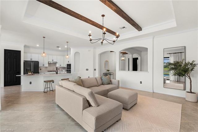 2067 Antigua LN, Naples, FL 34120