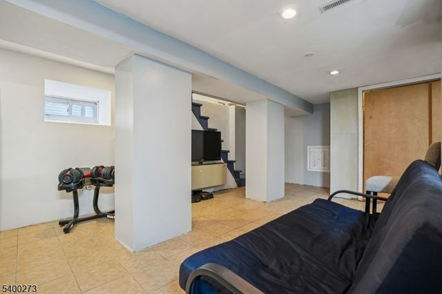 113 Valley Rd, Clifton City, NJ 07013