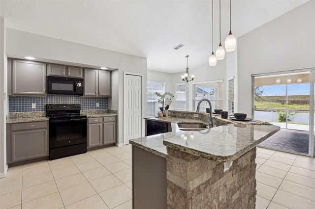 539 KNIGHTSBRIDGE CIRCLE, Davenport, FL 33896