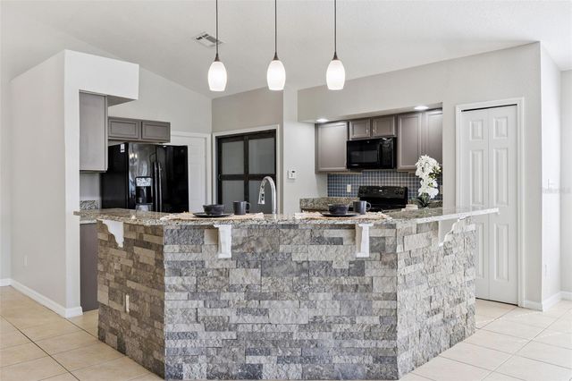 539 KNIGHTSBRIDGE CIRCLE, Davenport, FL 33896