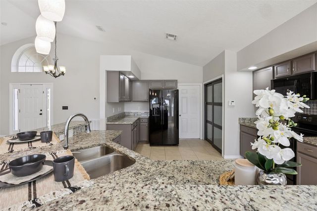 539 KNIGHTSBRIDGE CIRCLE, Davenport, FL 33896