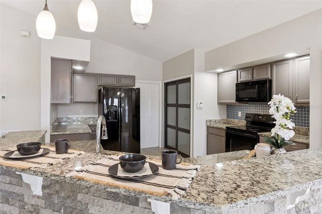 539 KNIGHTSBRIDGE CIRCLE, Davenport, FL 33896