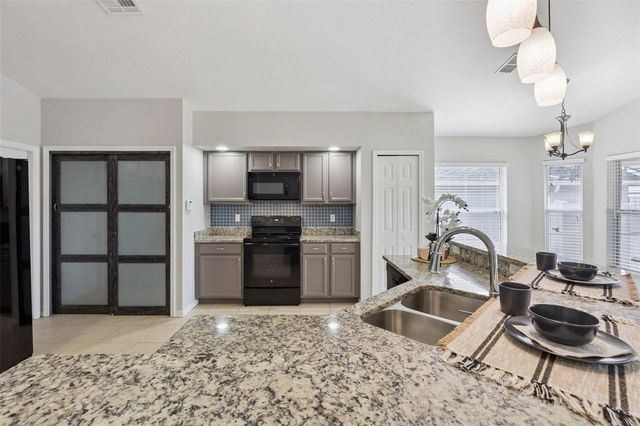 539 KNIGHTSBRIDGE CIRCLE, Davenport, FL 33896