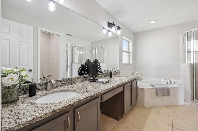 539 KNIGHTSBRIDGE CIRCLE, Davenport, FL 33896