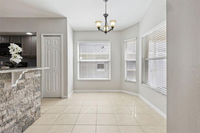 539 KNIGHTSBRIDGE CIRCLE, Davenport, FL 33896