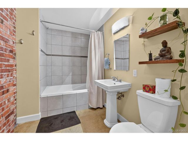 2500 Walnut St 102, Denver, CO 80205