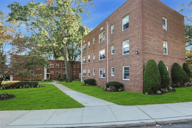 3 Edwards Street 1 G, Roslyn Heights, NY 11577