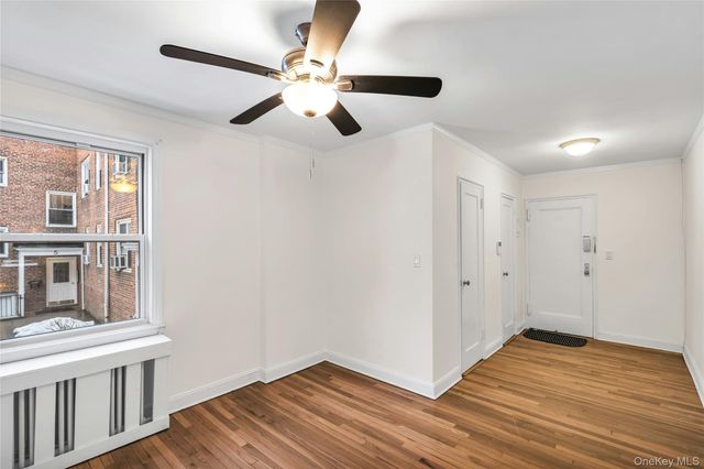 3 Edwards Street 1 G, Roslyn Heights, NY 11577