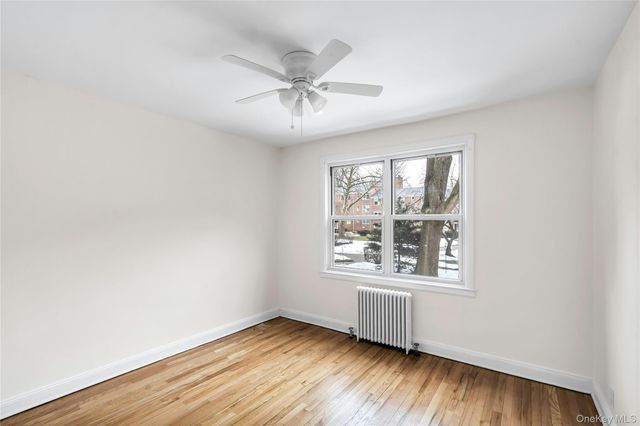 3 Edwards Street 1 G, Roslyn Heights, NY 11577