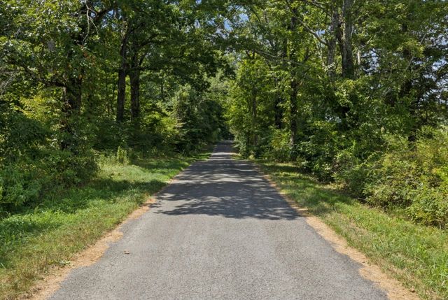 1327 Hop Smith Rd, Cumberland Furnace, TN 37051