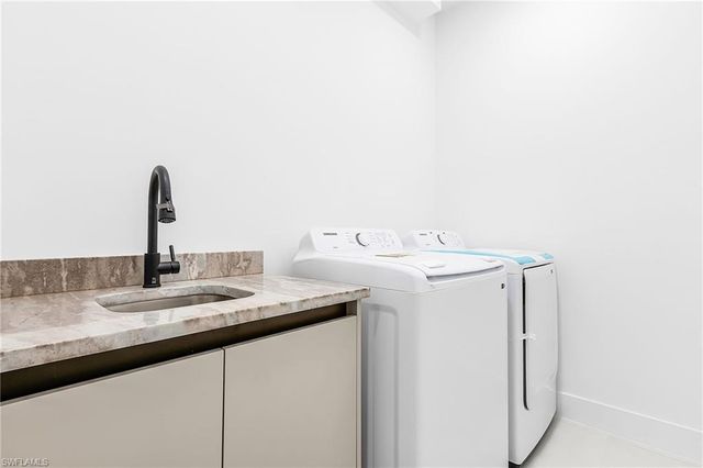 1015 SW 8th CT, Cape Coral, FL 33991