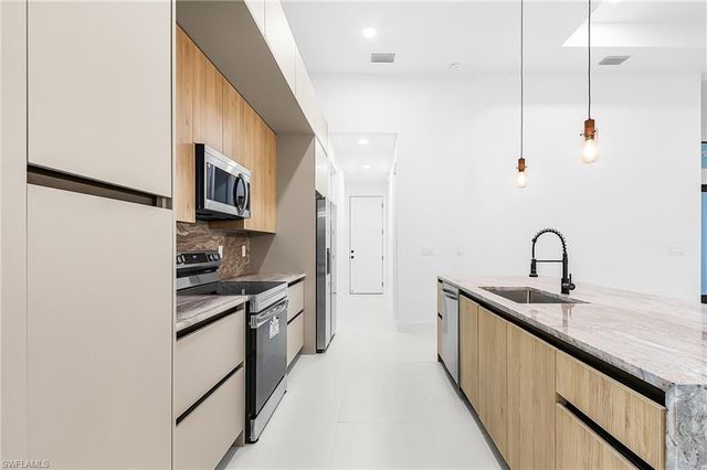 1015 SW 8th CT, Cape Coral, FL 33991