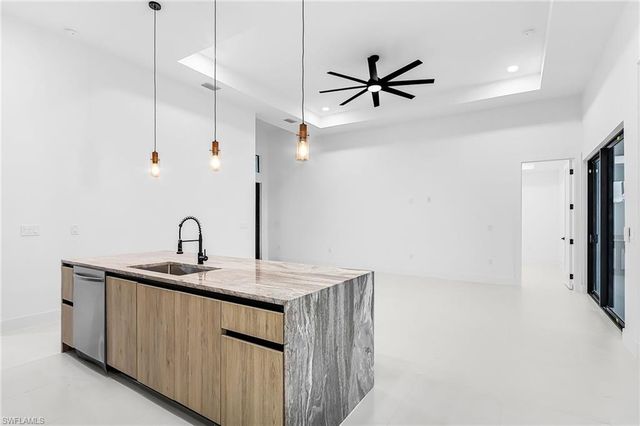 1015 SW 8th CT, Cape Coral, FL 33991