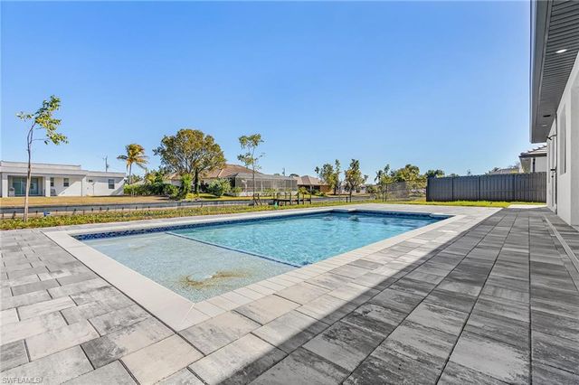 1015 SW 8th CT, Cape Coral, FL 33991