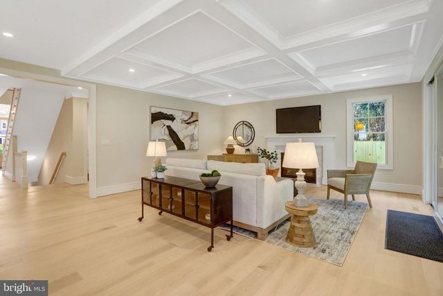 5813 22ND ST N, Arlington, VA 22205
