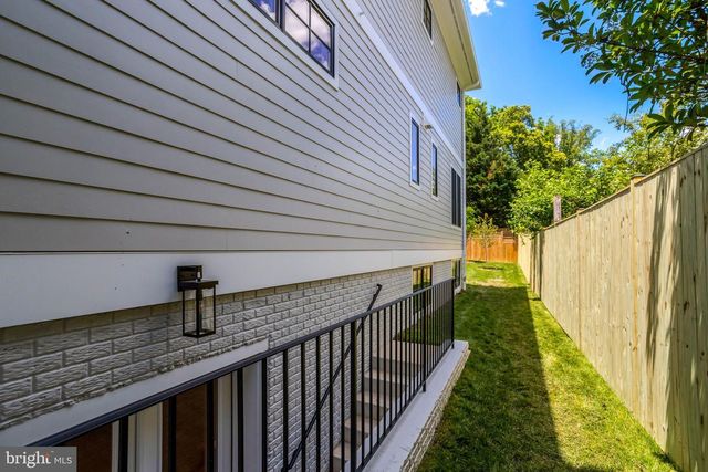 5813 22ND ST N, Arlington, VA 22205