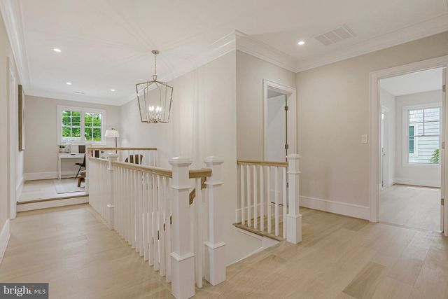 5813 22ND ST N, Arlington, VA 22205