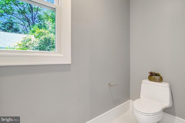 5813 22ND ST N, Arlington, VA 22205