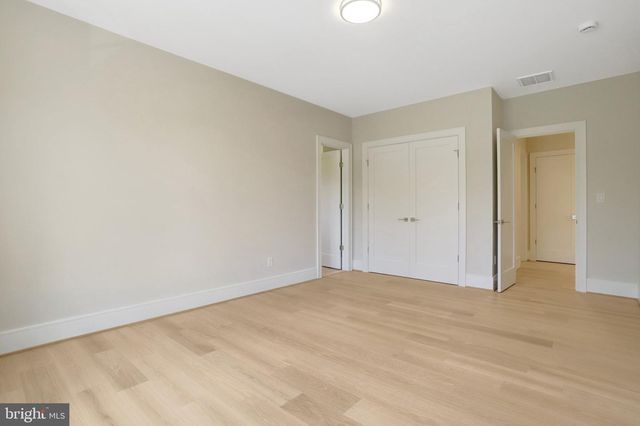 5813 22ND ST N, Arlington, VA 22205