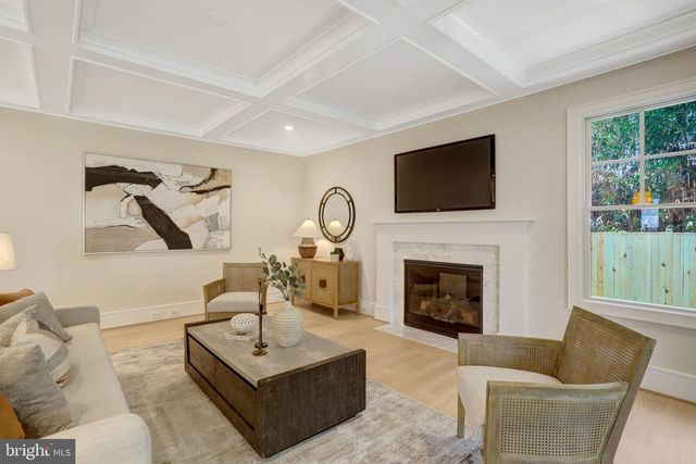 5813 22ND ST N, Arlington, VA 22205