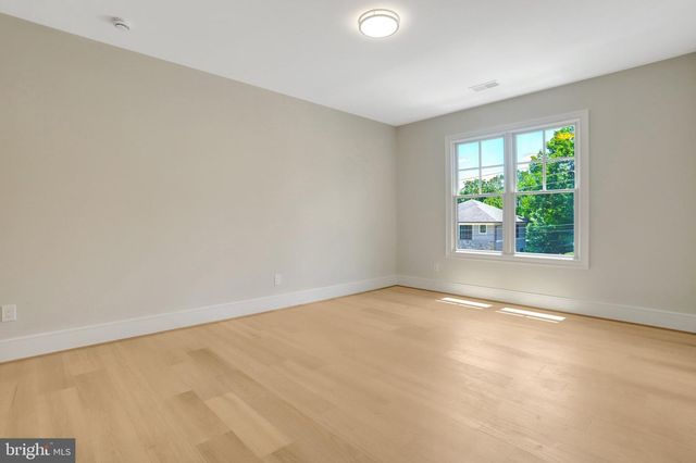 5813 22ND ST N, Arlington, VA 22205