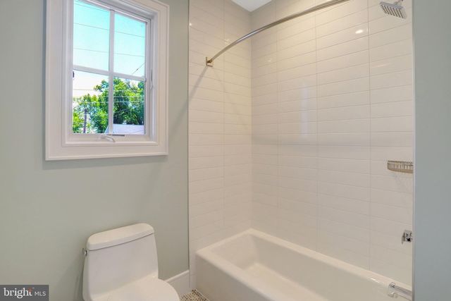 5813 22ND ST N, Arlington, VA 22205
