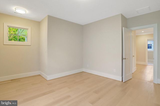 5813 22ND ST N, Arlington, VA 22205