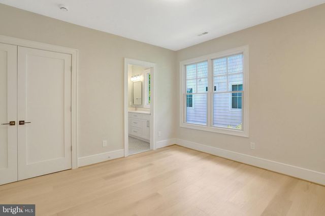 5813 22ND ST N, Arlington, VA 22205