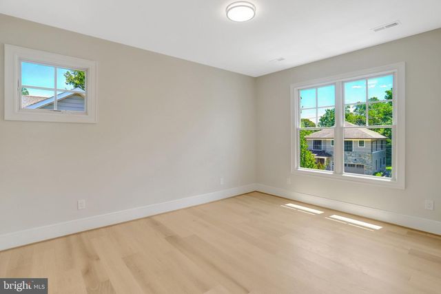 5813 22ND ST N, Arlington, VA 22205