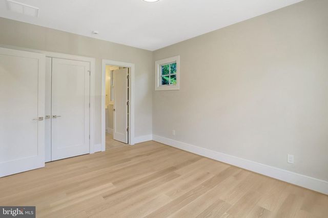 5813 22ND ST N, Arlington, VA 22205