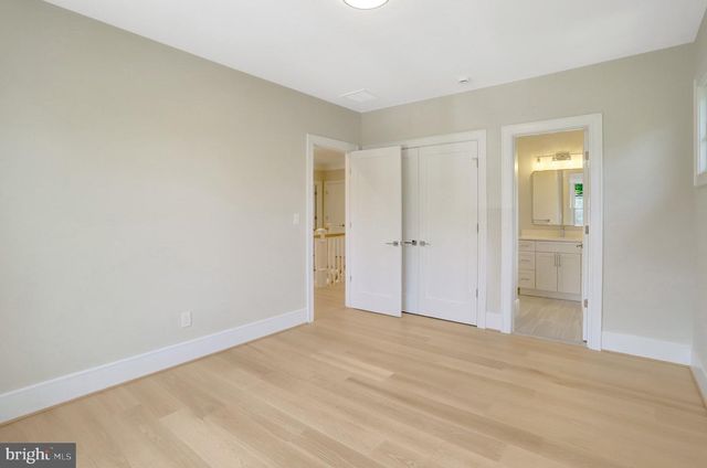 5813 22ND ST N, Arlington, VA 22205