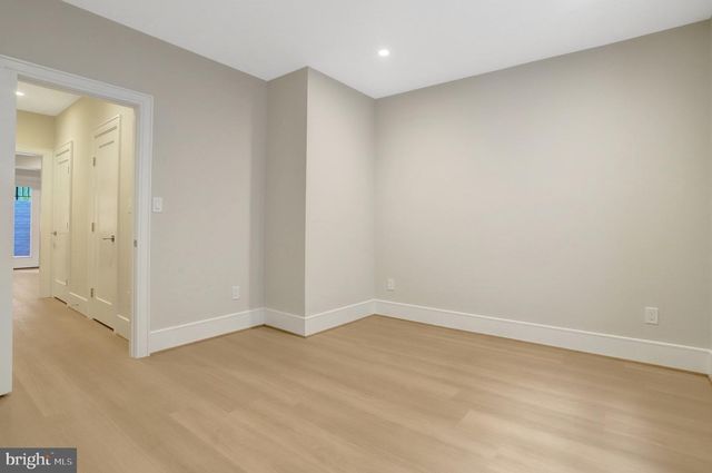 5813 22ND ST N, Arlington, VA 22205